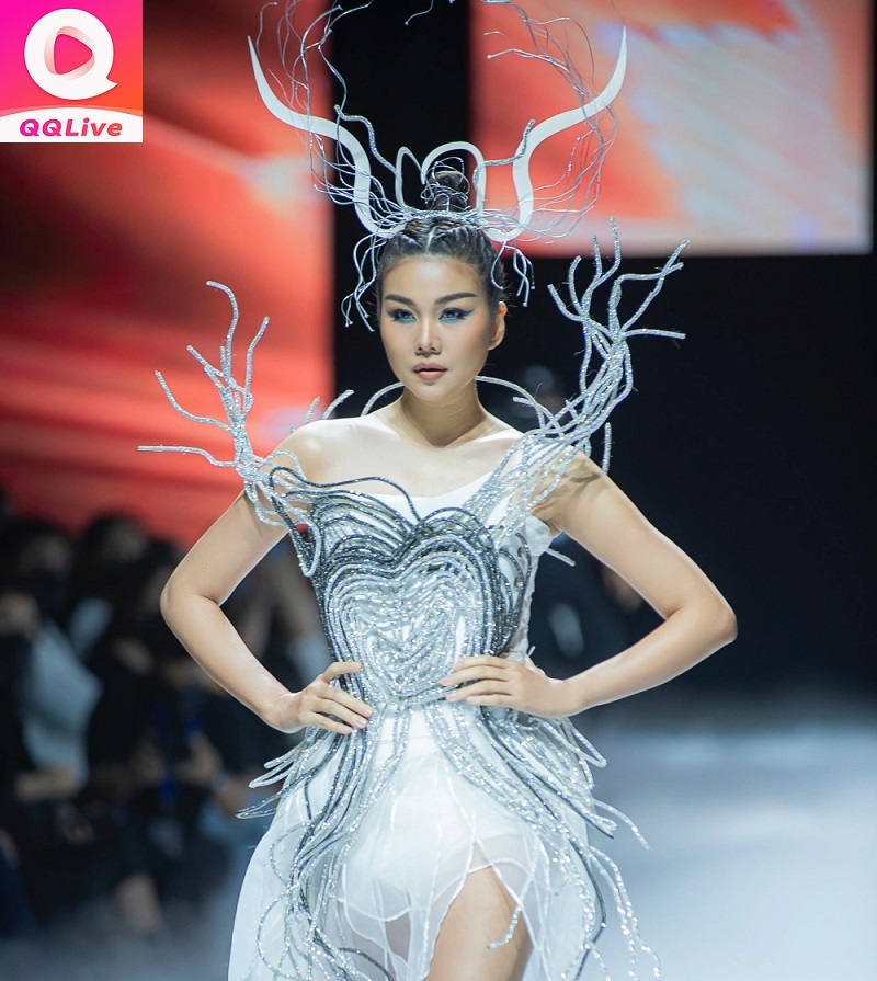 thanh hằng catwalk