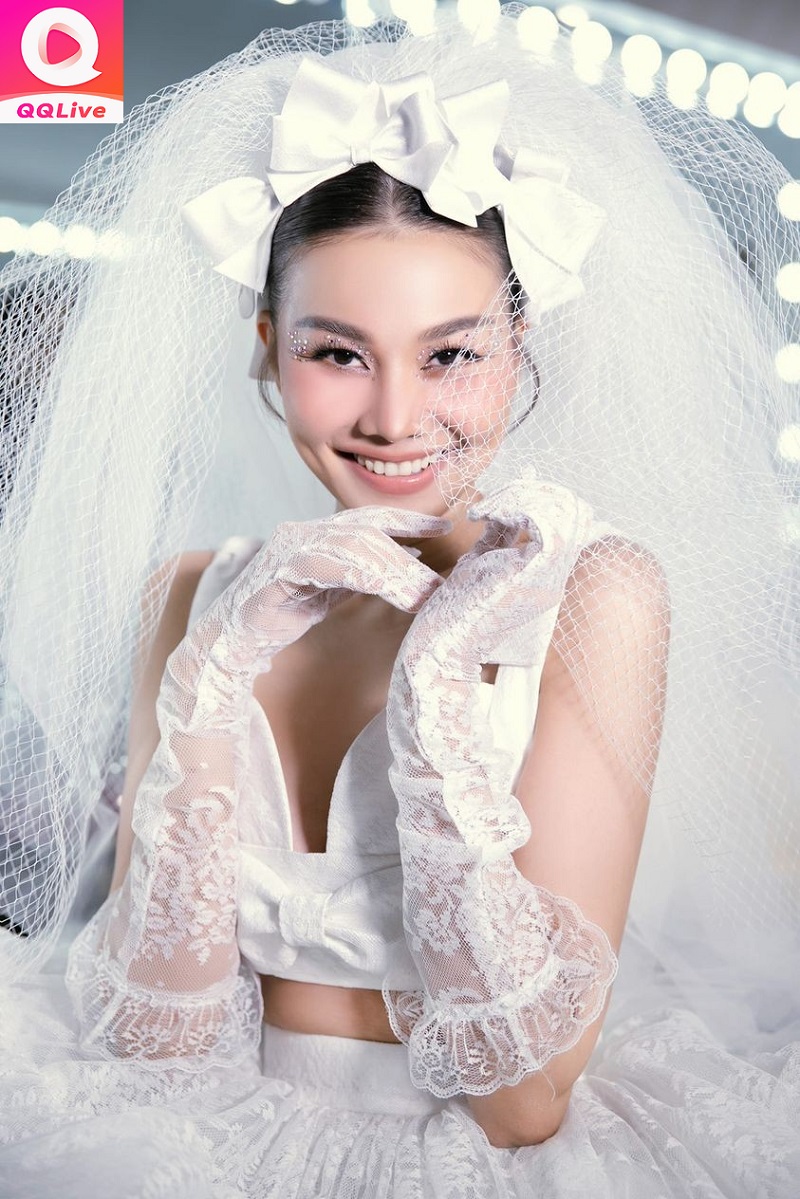 thanh hằng mặc váy cưới