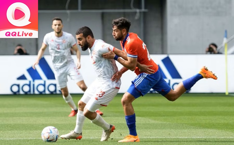 cầu thủ tranh bóng